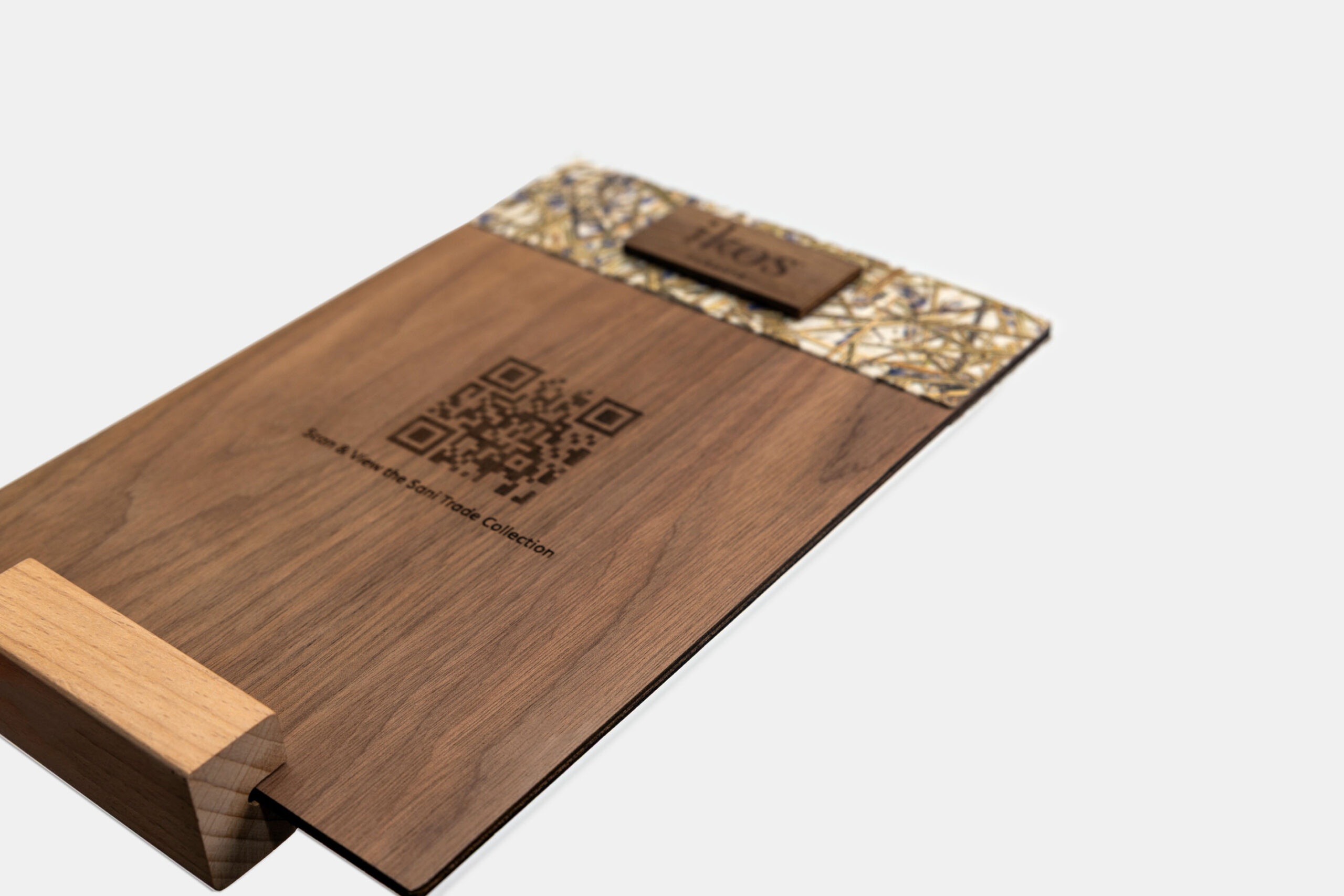 qr stand sus sani ikos group