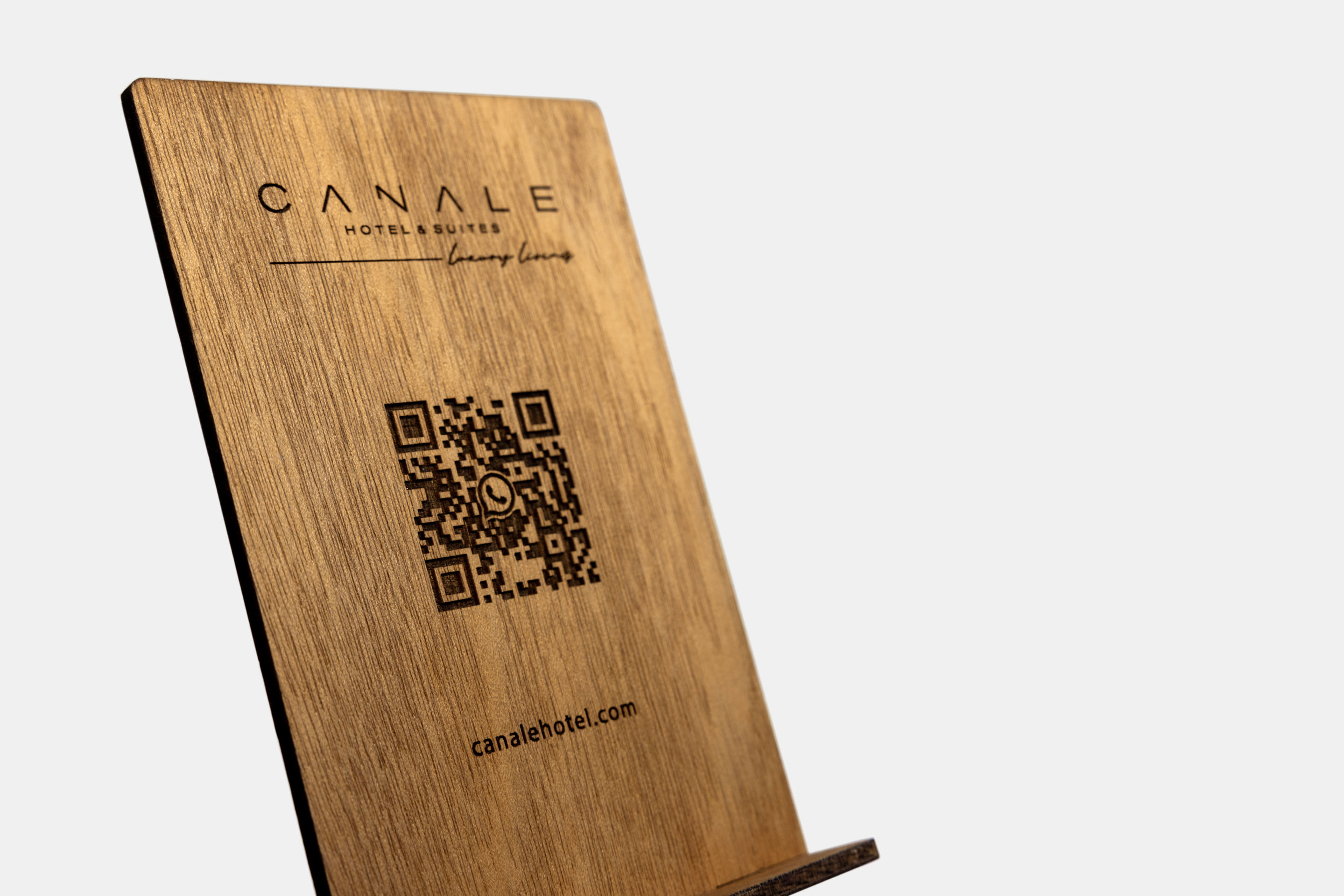 qr stand w canale suites