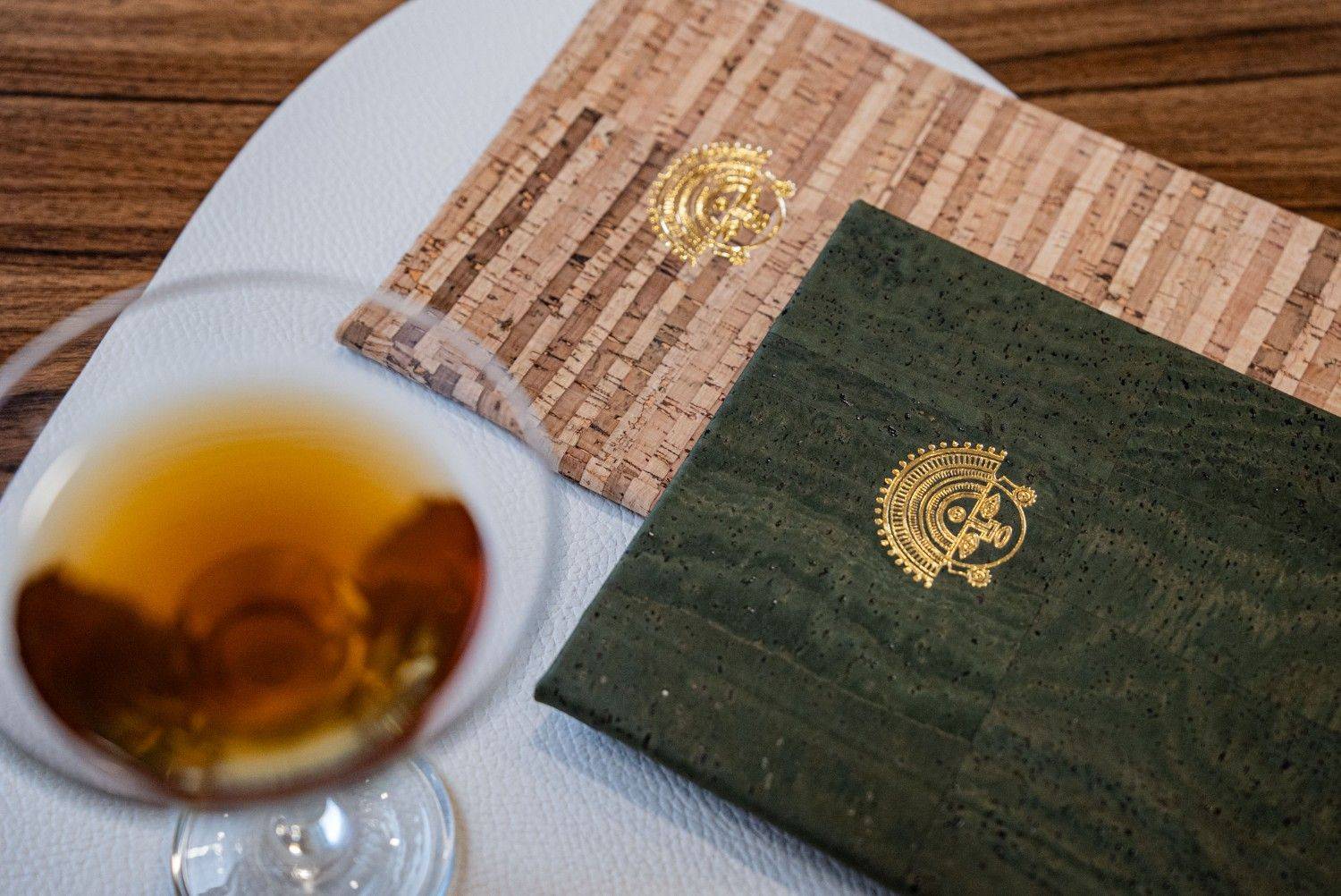 hard cover menu bev bar manko