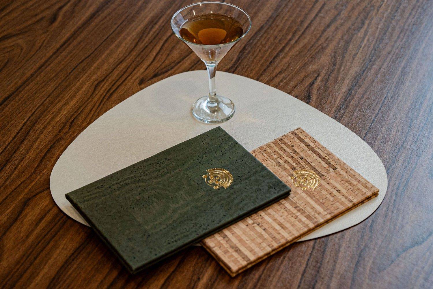 hard cover menu bev bar manko